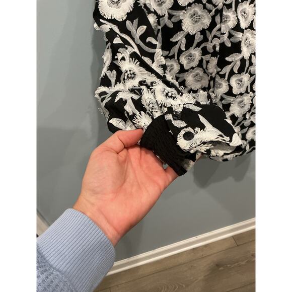 Chicos Womens Embroidered Button Up Shirt Size 2.5 L XL Black White Floral Boho - Picture 7 of 8